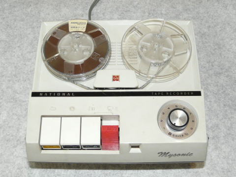 60年代テープレコーダーのテープを再生