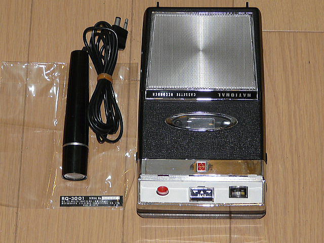 NATIONALl CASSETTE RECORDER RQ-3001 ナショナル初期のカセットテープレコーダ